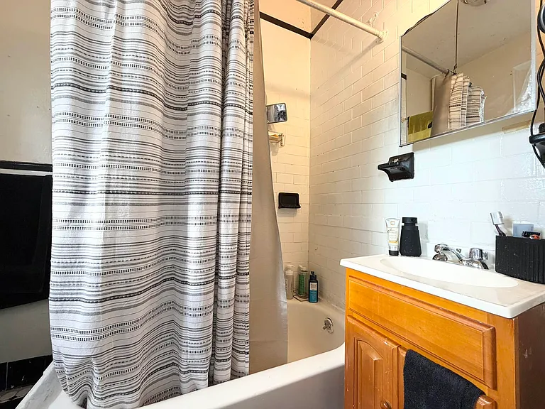 1920 Osborne Pl #1E — Photo 7