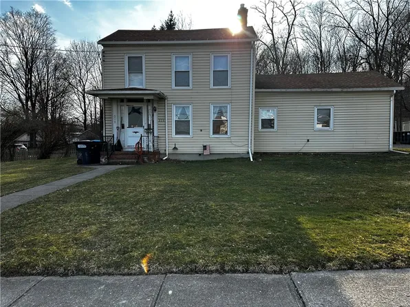 606 Liberty St, Penn Yan, NY 14527
