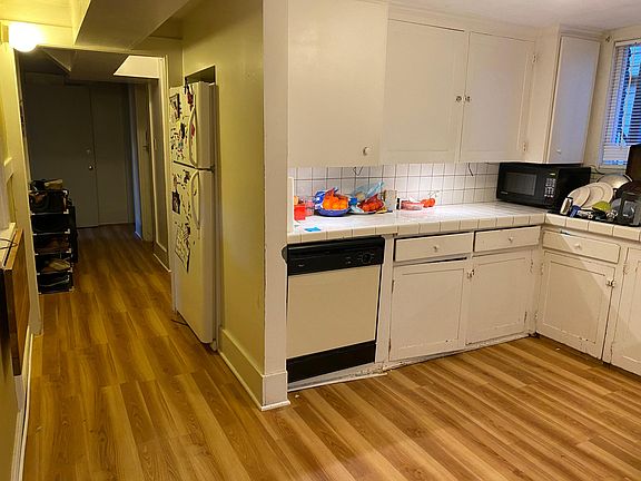 3rd image of 5204 18th Ave NE APT A