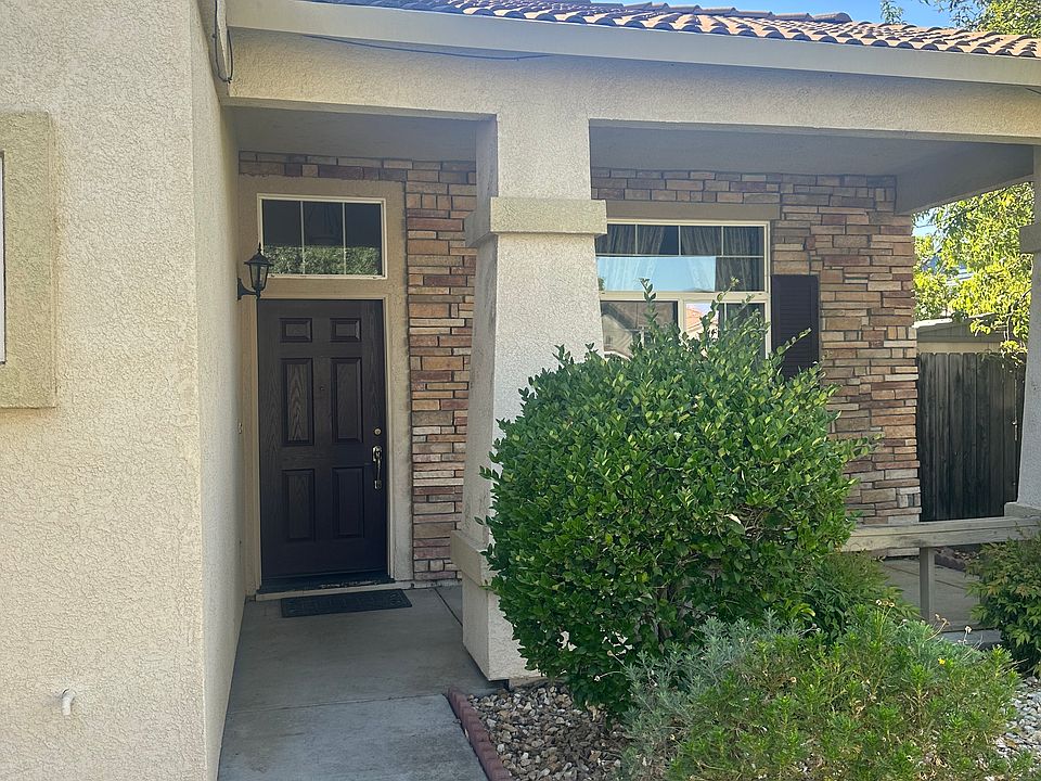 1st image of 789 Sparrow Ct