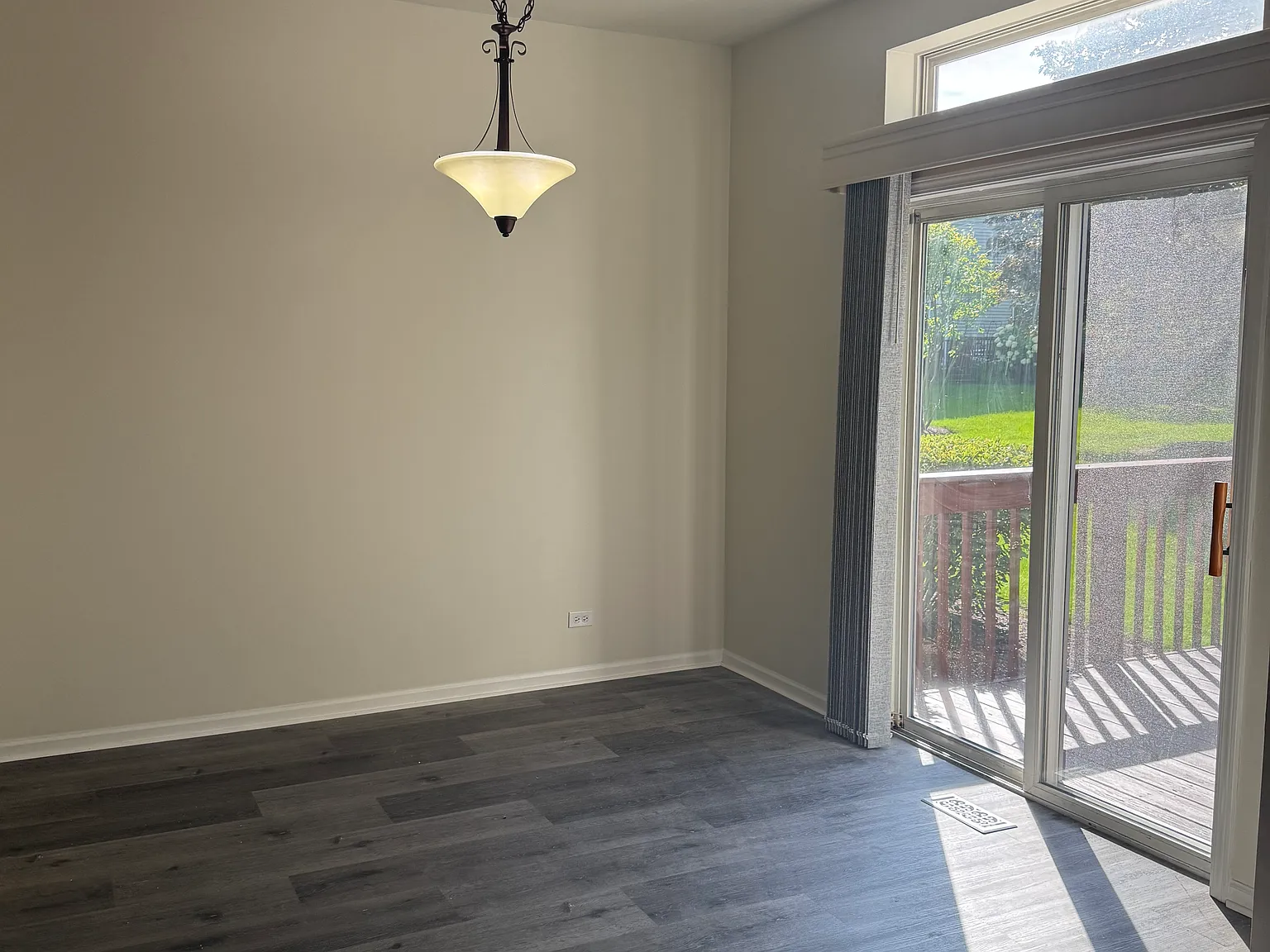 3 bed, 2.5 bath, 1499 sqft, $2,580 — Photo 3