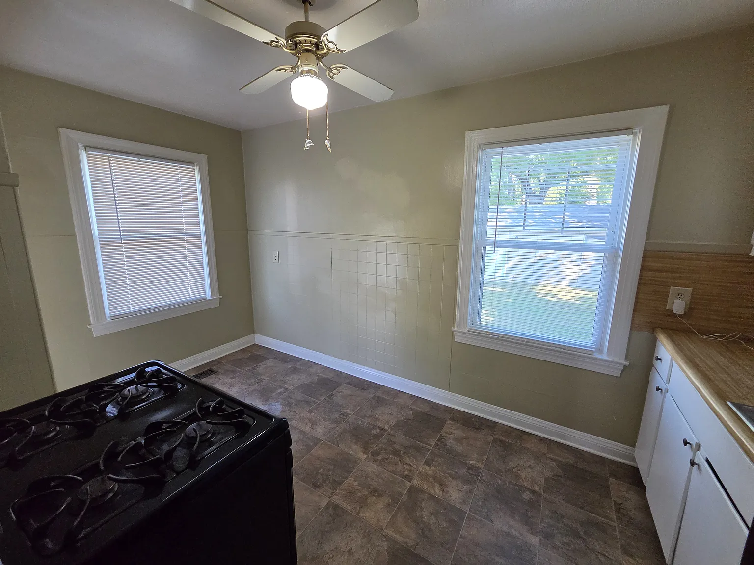 3 bed, 874 sqft, $1,295 — Photo 4