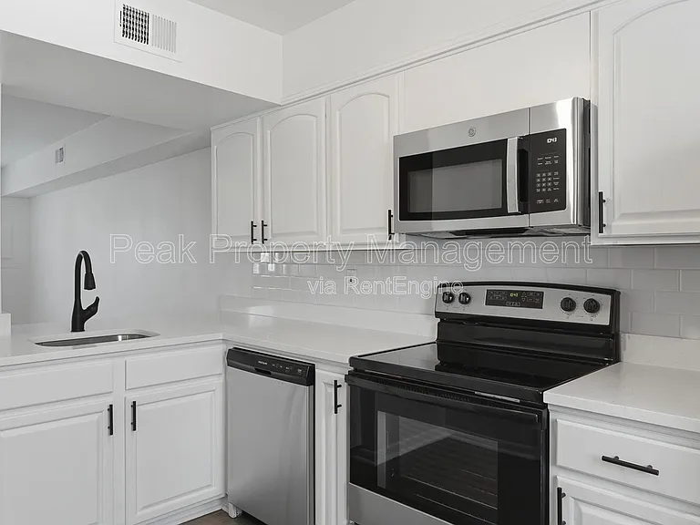 304 S Center St #30 — Photo 9