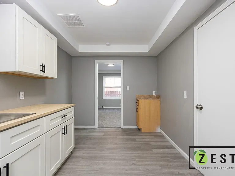 5235 Chatsworth — Photo 10