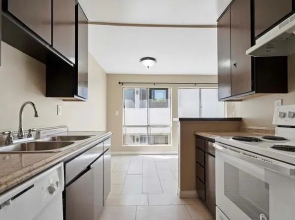 5320 Zelzah Ave APT 304, Encino, CA 91316