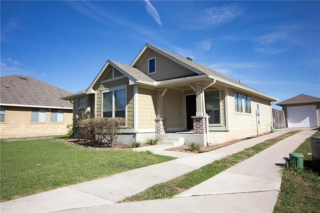 4 bed, 2.0 bath, 1288 sqft, $1,800 — Photo 2