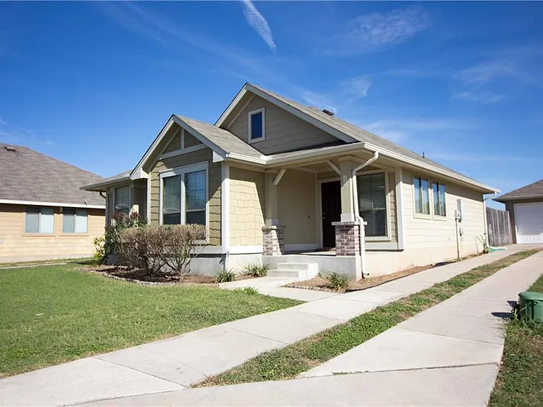 4405 Belfield Ln — Photo 2
