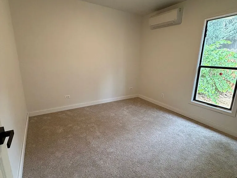 403 N Pacific St — Photo 17