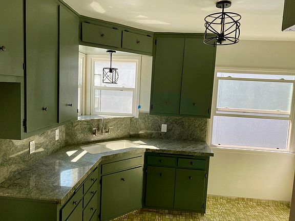3rd image of 15202 Flomar Dr