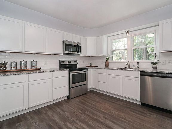 3rd image of 2513 Ingleside Dr