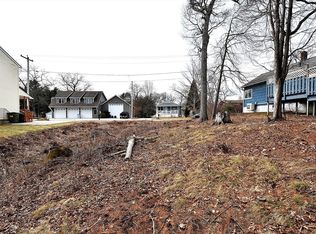 16 Black Point Rd, Webster, MA 01570