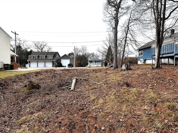 16 Black Point Rd, Webster, MA 01570