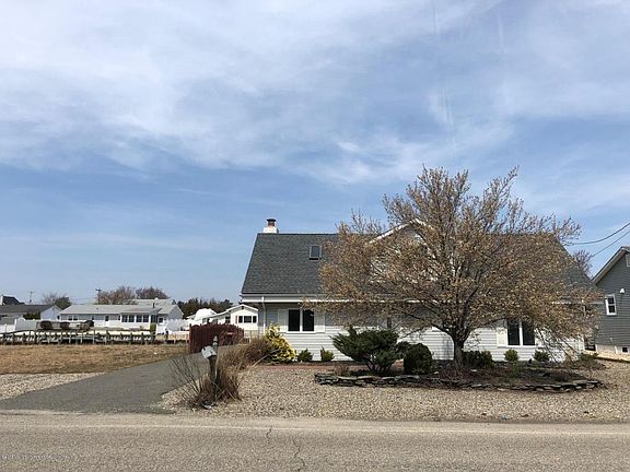2nd image of 950 Capstan Dr