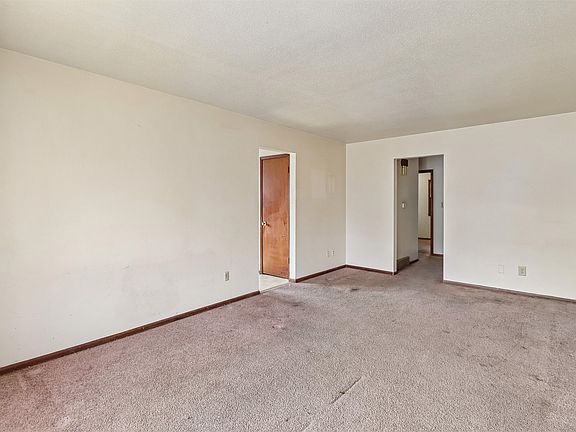 4th image of 8 E Emma Ave