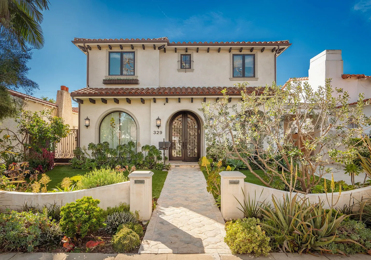 Beverly Hills Luxury Villa with Resort-Style Pool & Spa — Photo 1