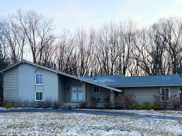29122 Creek Bend Dr, Farmington Hills, MI 48331