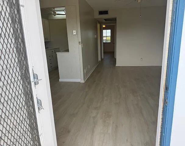 4078 Exeter E #E — Photo 12