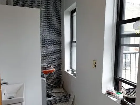 Rented by MCR Realty | media 27