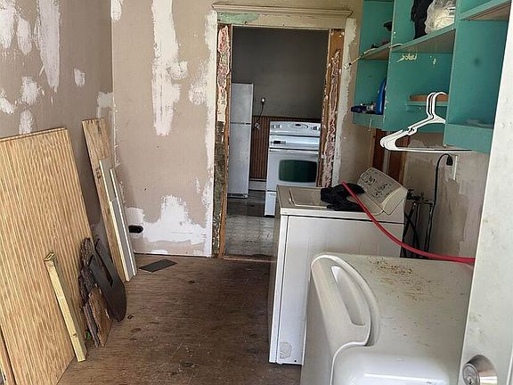 4th image of 8 E Hawkins St