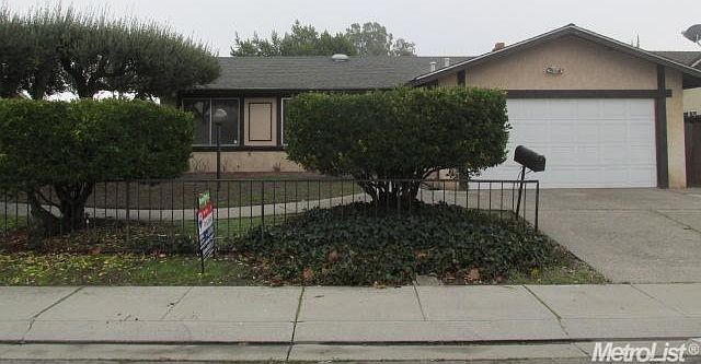 1st image of 574 Gold St