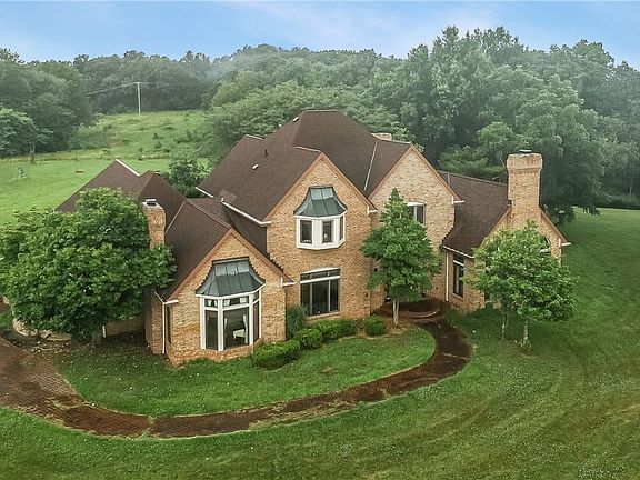 3rd image of 325 Overbrook Rd