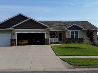 705 Rockwood Dr, Holmen, WI 54636