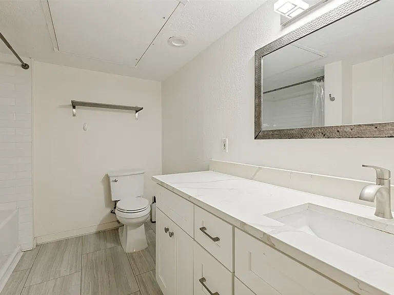 3901 Travis St #102 — Photo 9