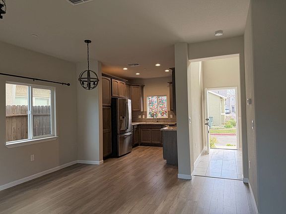 3rd image of 5550 Hanover Ct
