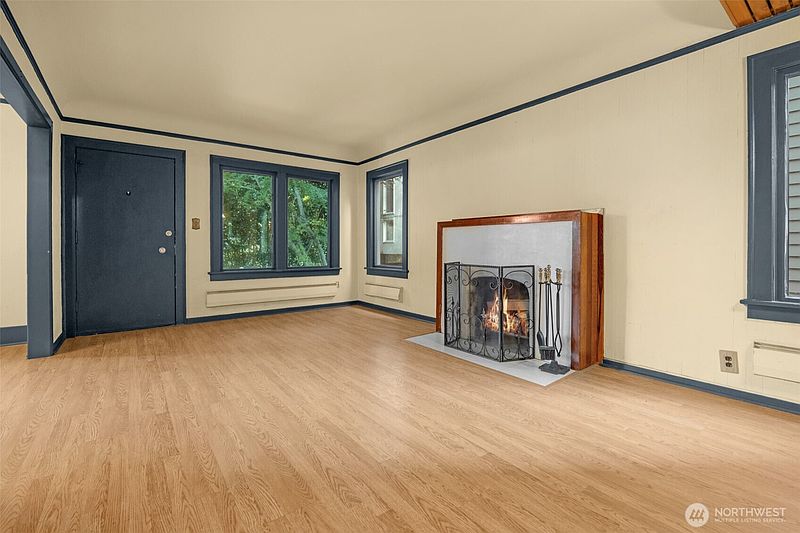 4th image of 3005 3rd Avenue W