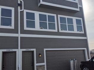 T 20877th Ct, Elkhorn, NE 68022