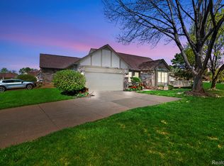 15487 Orchard Ridge Dr, Clinton Township, MI 48038