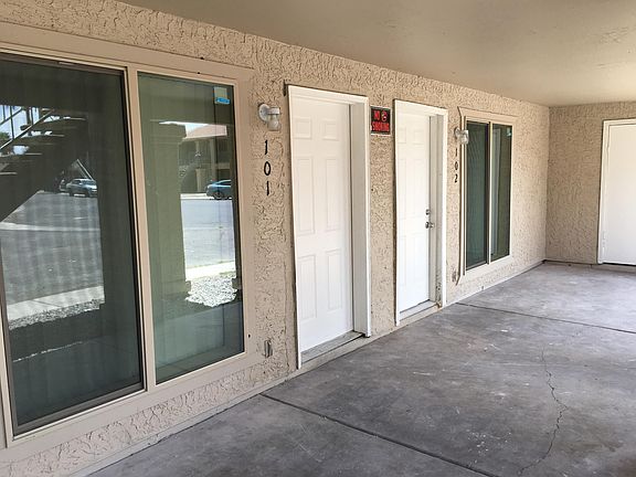 3rd image of 326 E Vine Cir