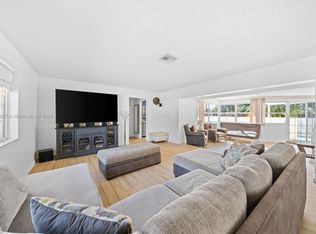 541 Ridgewood Ln, Plantation, FL 33317