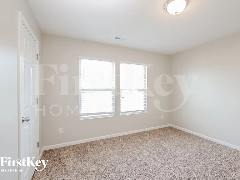 1425 Logan Patrick Ct — Photo 12