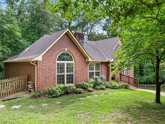 2nd image of 295 Woodlands Dr
