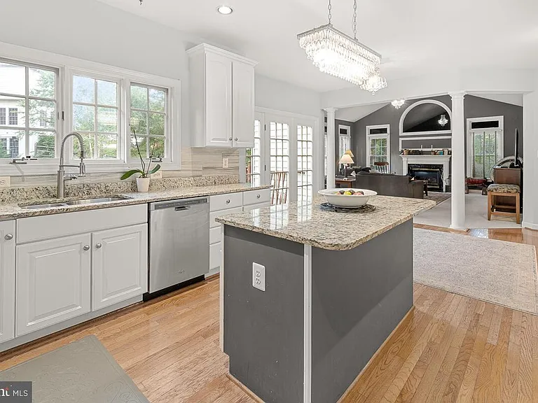 6430 Bellevue Pl — Photo 9