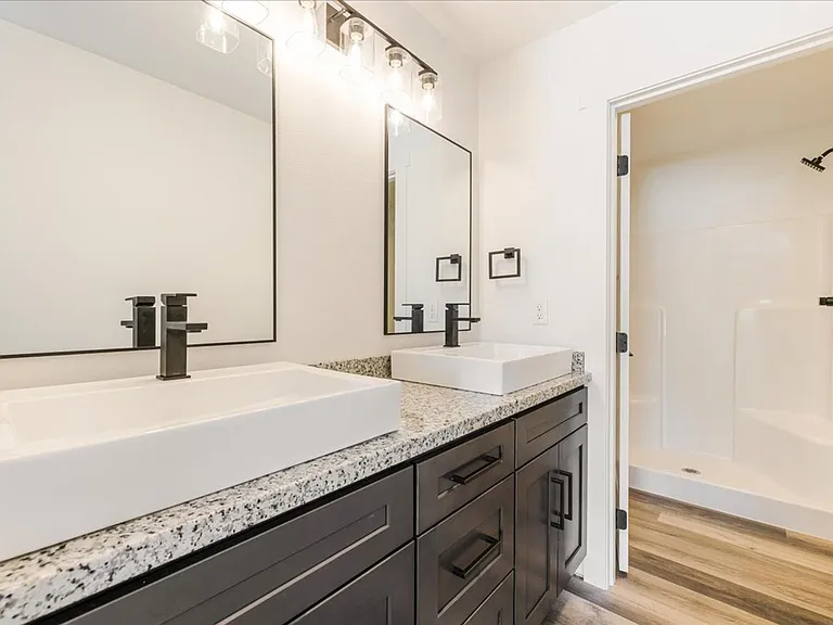 5860 SE 18th St — Photo 22