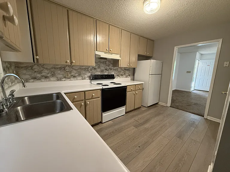 130 Village Ln #A — Photo 4