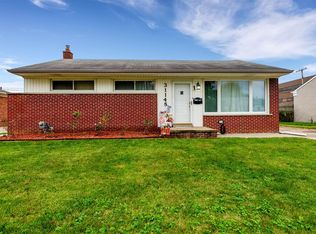 31148 Lyons Cir E, Warren, MI 48092