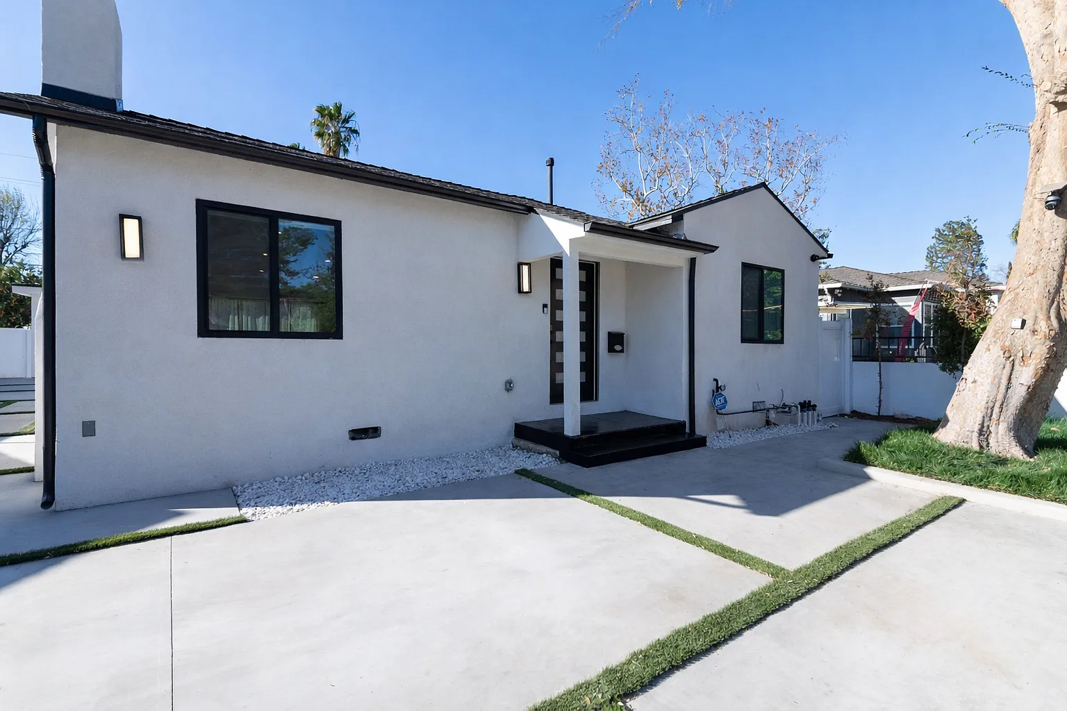 3 bed, 1600 sqft, $5,500 — Photo 1