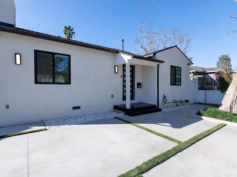 5849 Vesper Ave — Photo 1