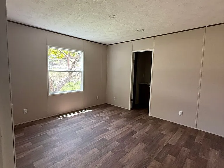 307 Quail Run St — Photo 10