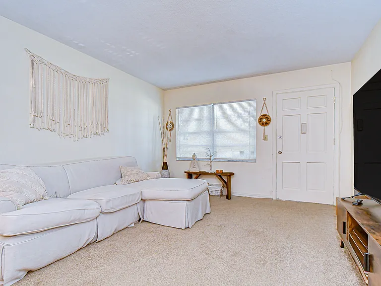 5150 10th Ave N #211 — Photo 4