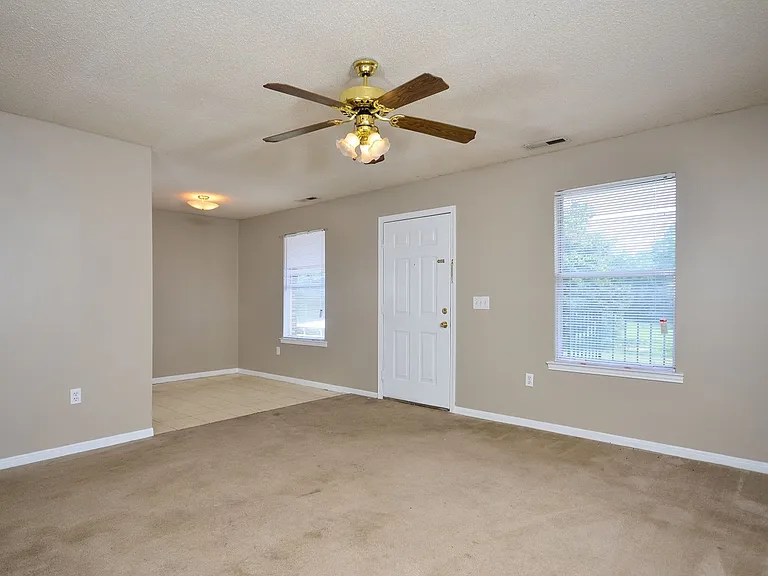 707 Virginia Ave — Photo 4