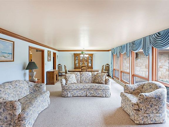 4th image of 3 Pinebrook Dr