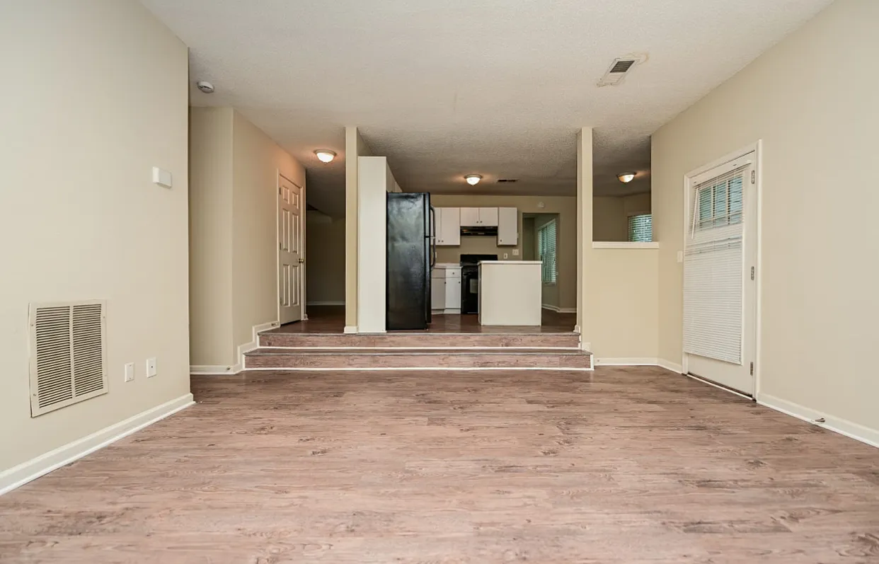 4 bed, 1902 sqft, $1,550 — Photo 3