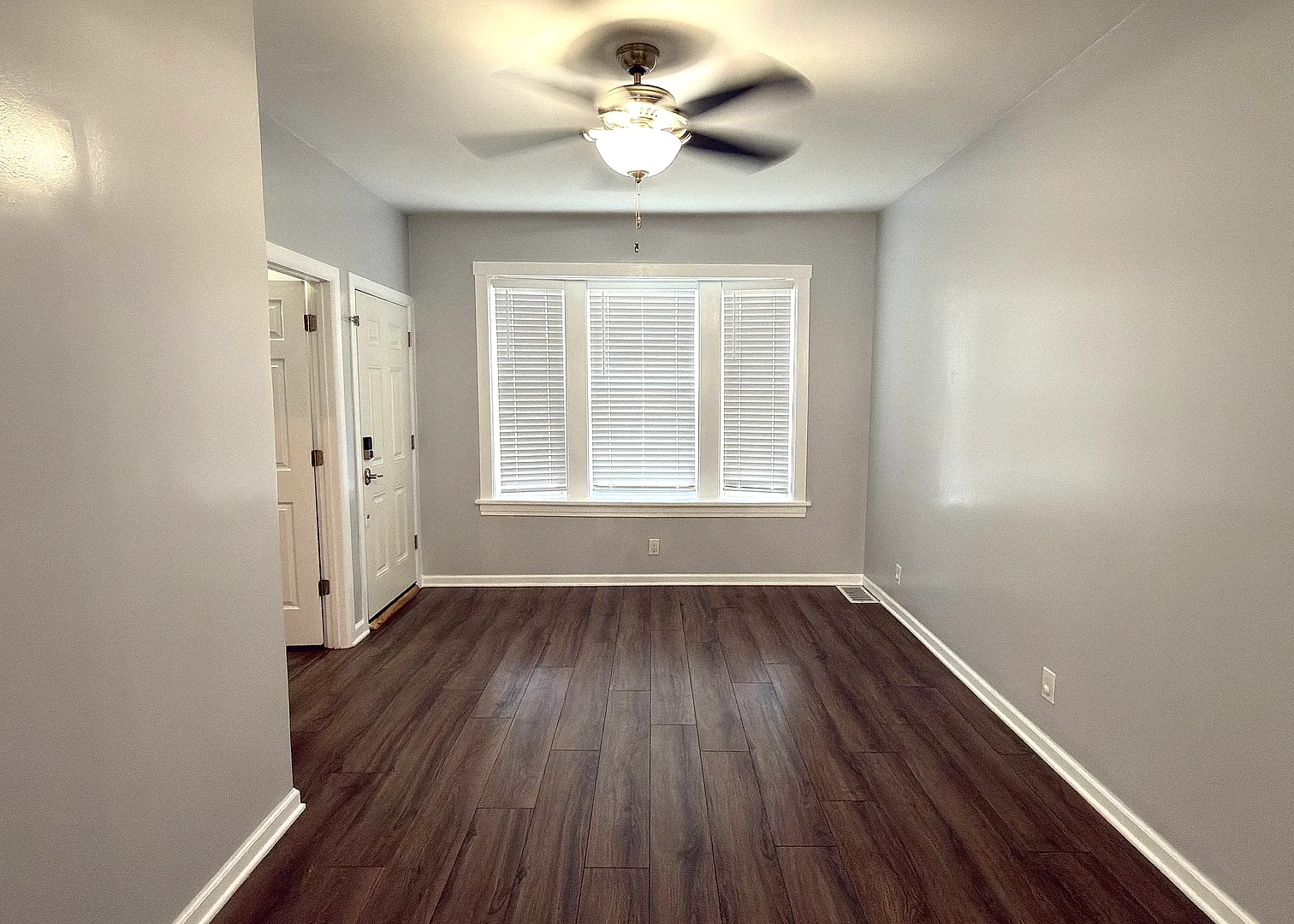 2 bed, 1000 sqft, $2,400 — Photo 2