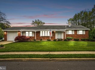 21 Yorkshire Rd, Hamilton, NJ 08610