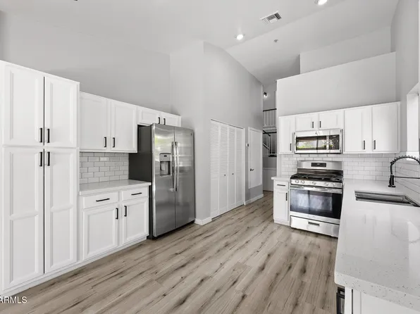 10359 E DAVENPORT Drive, Scottsdale, AZ 85260