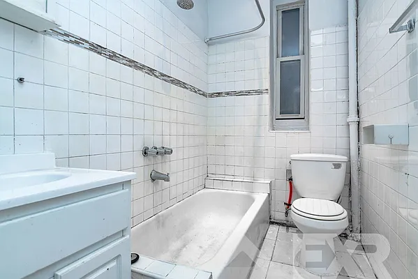 Rented by EXR | media 4